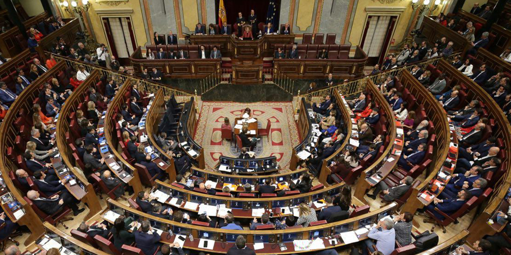 El Congreso de España abre la puerta a impuestos para renovables